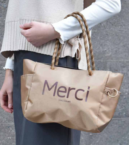 サイズ違いで普段使いしやすいトートバッグ