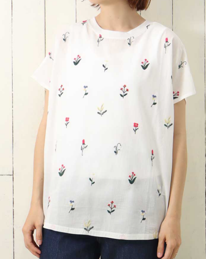 🌼👕お花刺繍が可愛らしいTシャツ👕🌼