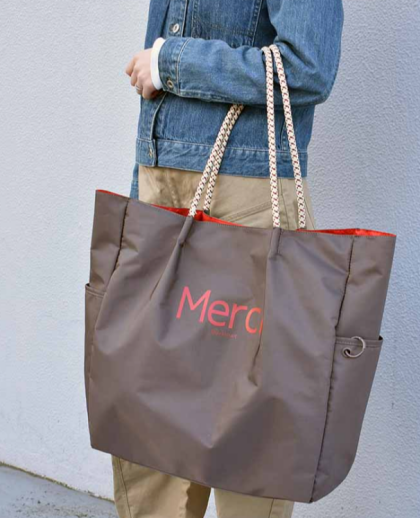 サイズ違いで普段使いしやすいトートバッグ