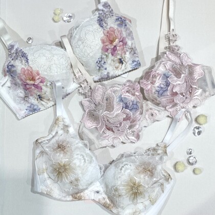 ホリデーシーズン🎅新年🎍紅白カラーが人気です♪