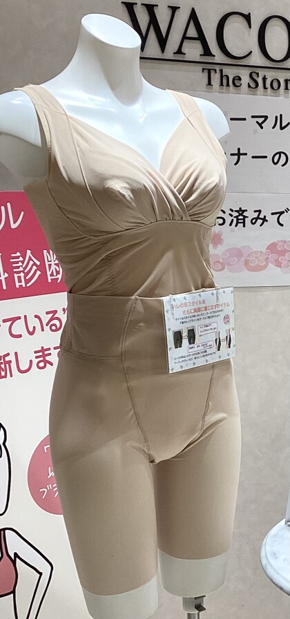 フォーマルなお洋服のインナーです♪