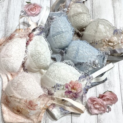 人気の着痩せブラですっきりシルエット🌟