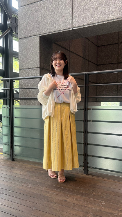 シアーブルゾン×ストライプスカート×ハート刺繍ロゴTシャツ