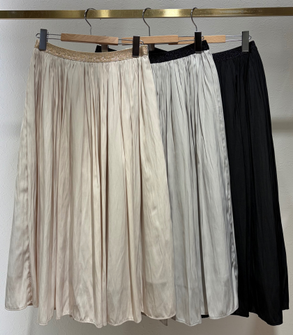 パウダーサテンギャザースカート