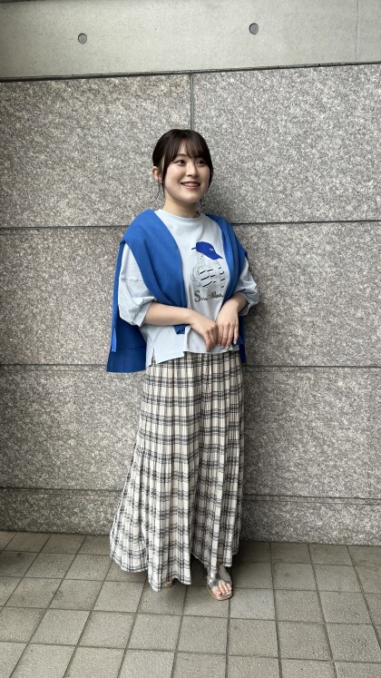 キャップ女子Tシャツ×Vネックガーデ×プリーツスカート