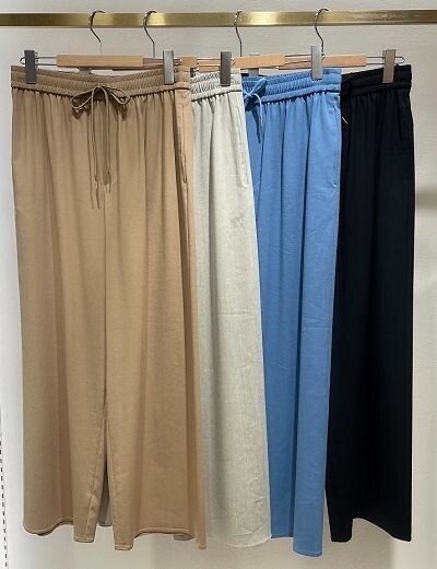 MA-1風ワークコート×モックネックカットソー×ワイドパンツ