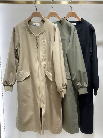 MA-1風ワークコート×モックネックカットソー×ワイドパンツ