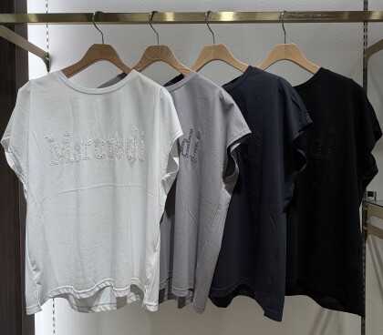 ⭐︎カットワーク刺繍ロゴTシャツ⭐︎