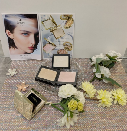 あらゆる角度から　まばゆい光を放つ、つやめく肌印象を叶えるフェイスパウダー♡