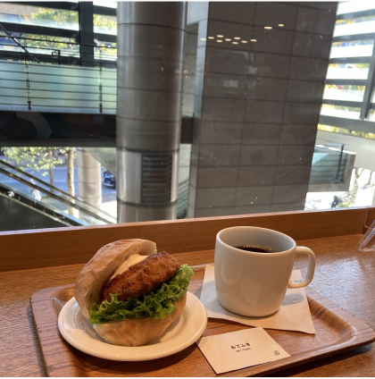 【Cafe'&Meal MUJI 青葉台東急スクエア】おいしいパン「コロッケサンド」