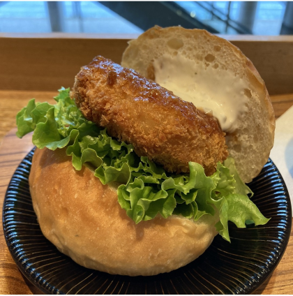【Cafe'&Meal MUJI 青葉台東急スクエア】おいしいパン「コロッケサンド」