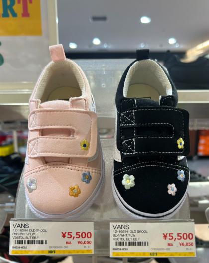 お花柄が可愛い♪VANSベビーの新作をご紹介♪