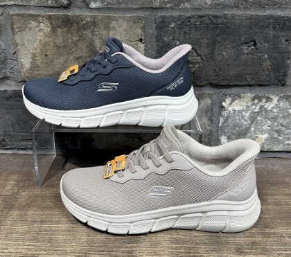 SKECHERSレディース新作入荷☆