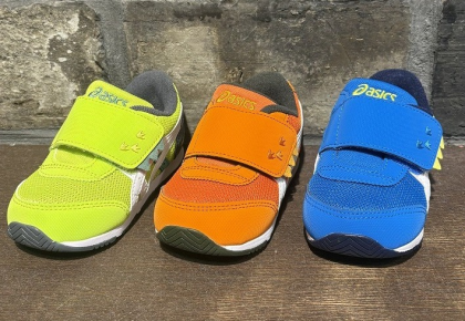 ASICSキッズ新作