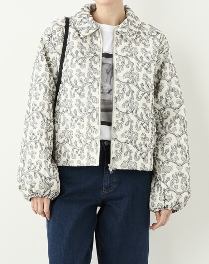 総柄刺繍が目を惹く、キルトブルゾン💫