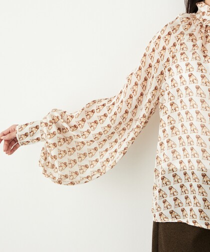 遊び心たっぷり！アニマルプリントブラウス🐶