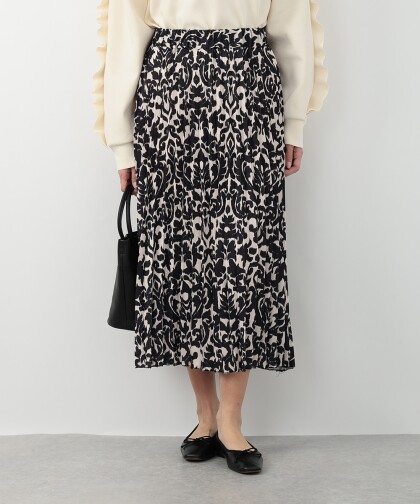 アラベスク柄がインポートらしいスカートです✨️