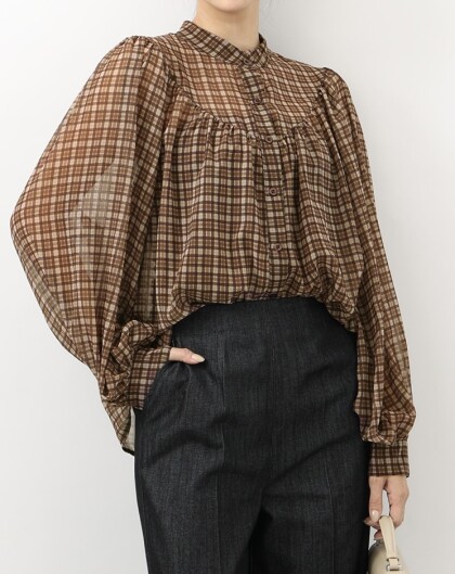 秋の装いに取り入れたい、チェック柄ブラウス🍂