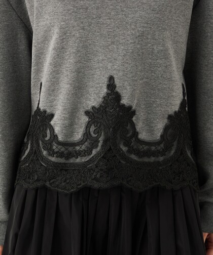 レース切替が主役になる、大人のスウェット💫