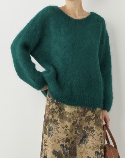 ふんわりとした表情が魅力のニットが入荷しました