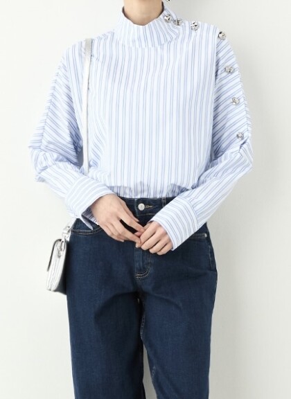 爽やかなシャツブラウスが入荷しました