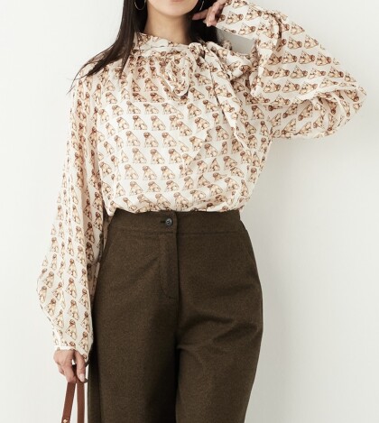 遊び心たっぷり！アニマルプリントブラウス🐶