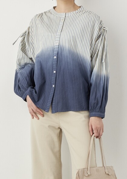 爽やかな春風をまとうような、ストライプブラウス