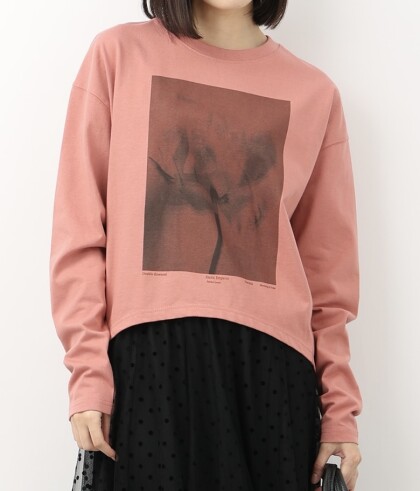 大人カジュアルに取り入れやすいTシャツ