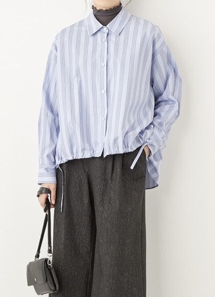 変形デザインがスタイリッシュなブラウス