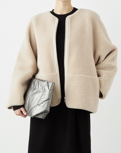 リバーシブルで楽しめる2WAYコート