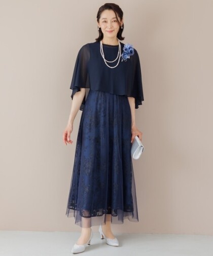 ケープとレースドレスがセットになった2点セットのマザードレス👗