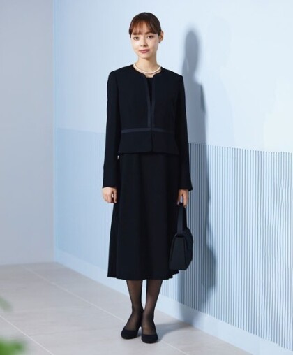 ゼクシー1月号掲載✨ノーカラーフレアワンピースとジヤケットのブラックフォーマル