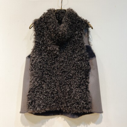 ファー付きベスト❗️