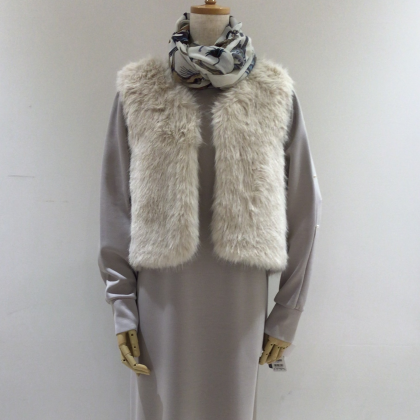 ワンピースとフェイクファーのSET UP