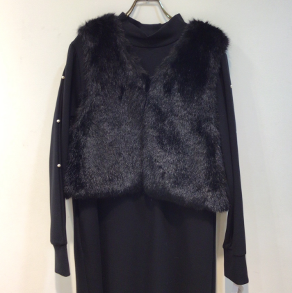 ワンピースとフェイクファーのSET UP