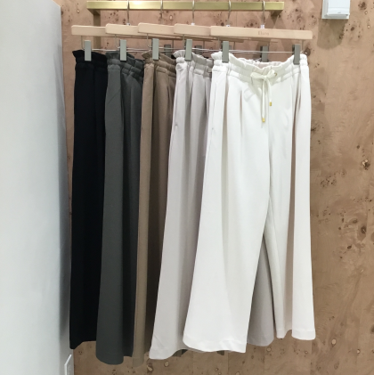 累計販売9万8000本！エルーラの定番パンツ