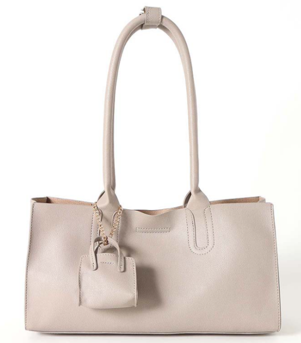 横長デザインがおしゃれな合皮トートバッグ