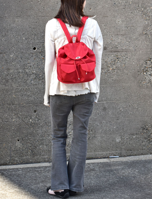 コロンと小さいけどしっかり入る軽量リュック🎒