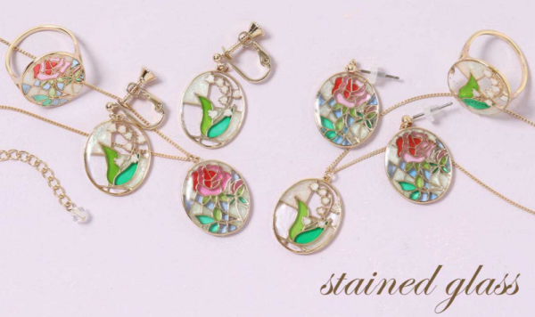 🥀春らしいレトロ感じるステンドグラス風なアクセサリー🥀