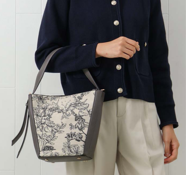 👜カジュアルにも綺麗めにも相性がいいゴブランバッグ👜