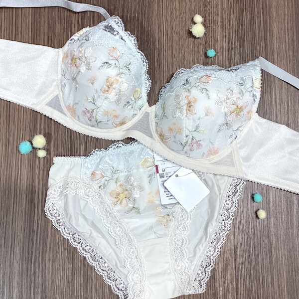 バストをコンパクトメイク💗小さく見せるブラ