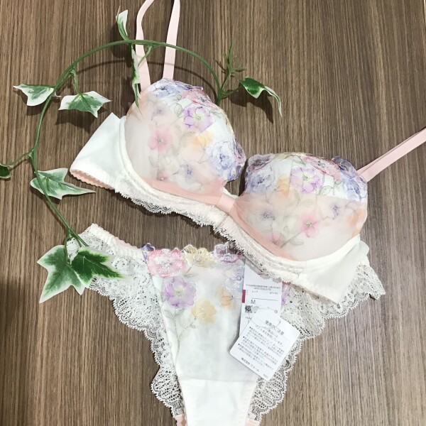 ワイヤーブラでも軽いつけごこち♡
