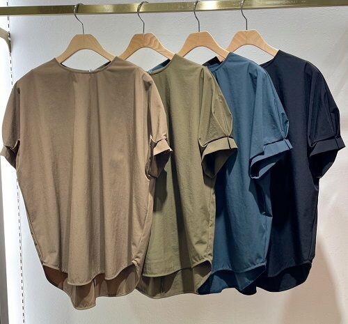 ナイロンPU袖タックプルオーバー×オリエンタルフラワースカート &nbsp;
