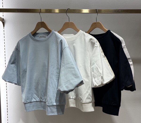 ライン入りバルーン袖プルオーバー♪