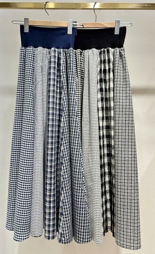 ギンガムチェックスカート×ラメ裏毛プルオーバー