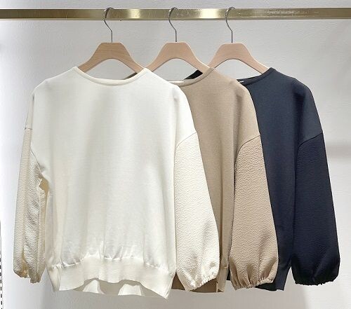 パフ袖ニット×ストライプスカート