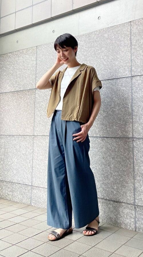 コットンシフォンジャケット×スクエアロゴTシャツ×アサレチックワイドパンツ