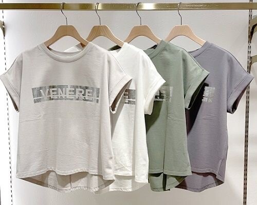 Tシャツ×スカートコーデ