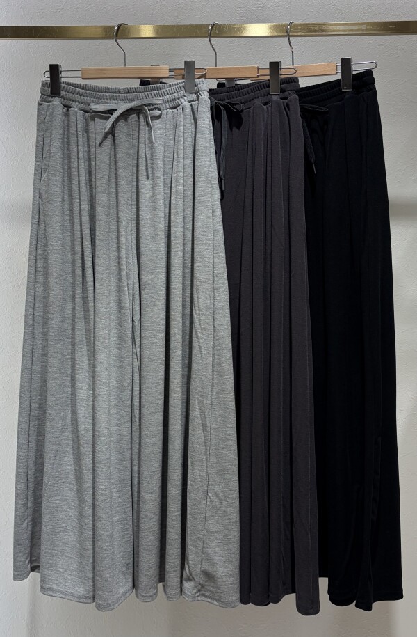 タック入りジャージスカンツ