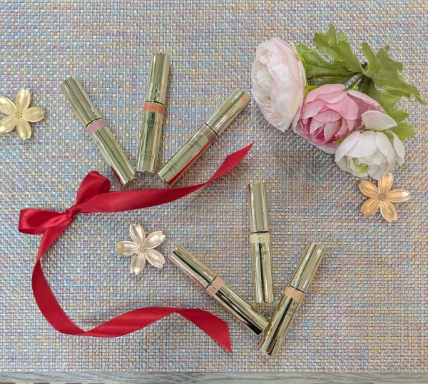 多彩なツヤめきと繊細なキラめき。リクイッドアイカラーで真冬も　みずみずしく♥